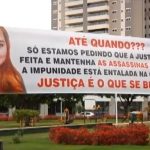 Família e amigos fazem protesto pedindo justiça pela morte de Débora Reis