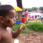 Voluntários arrecadam alimentos e brinquedos para o Dia das Crianças no parque Industrial