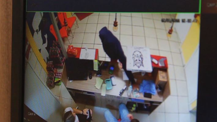 Câmera de segurança registra roubo em lanchonete no centro de Umuarama