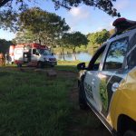 Policiais militares resgatam idosa do interior do Lago Aratimbó, em Umuarama